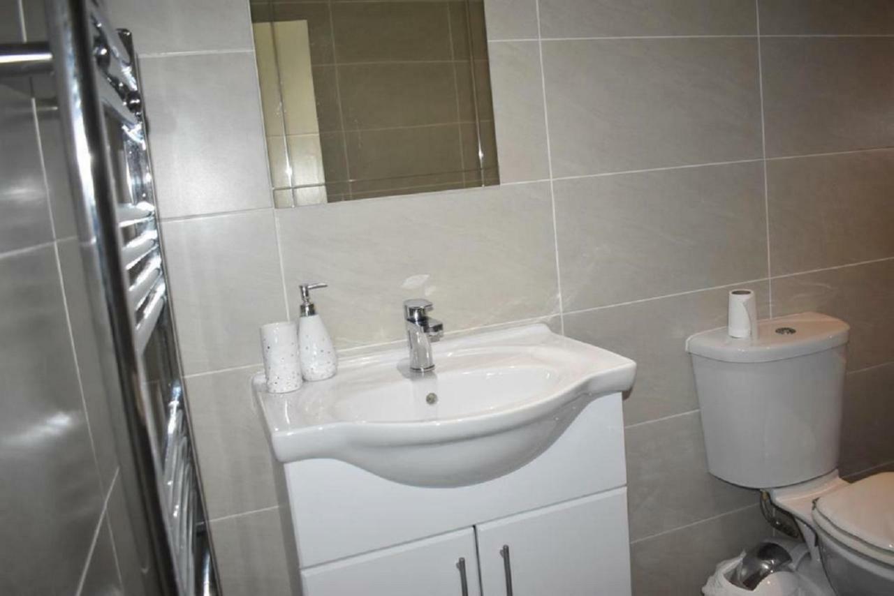 Lux Apartment In Gatwick Crawley  Exterior photo
